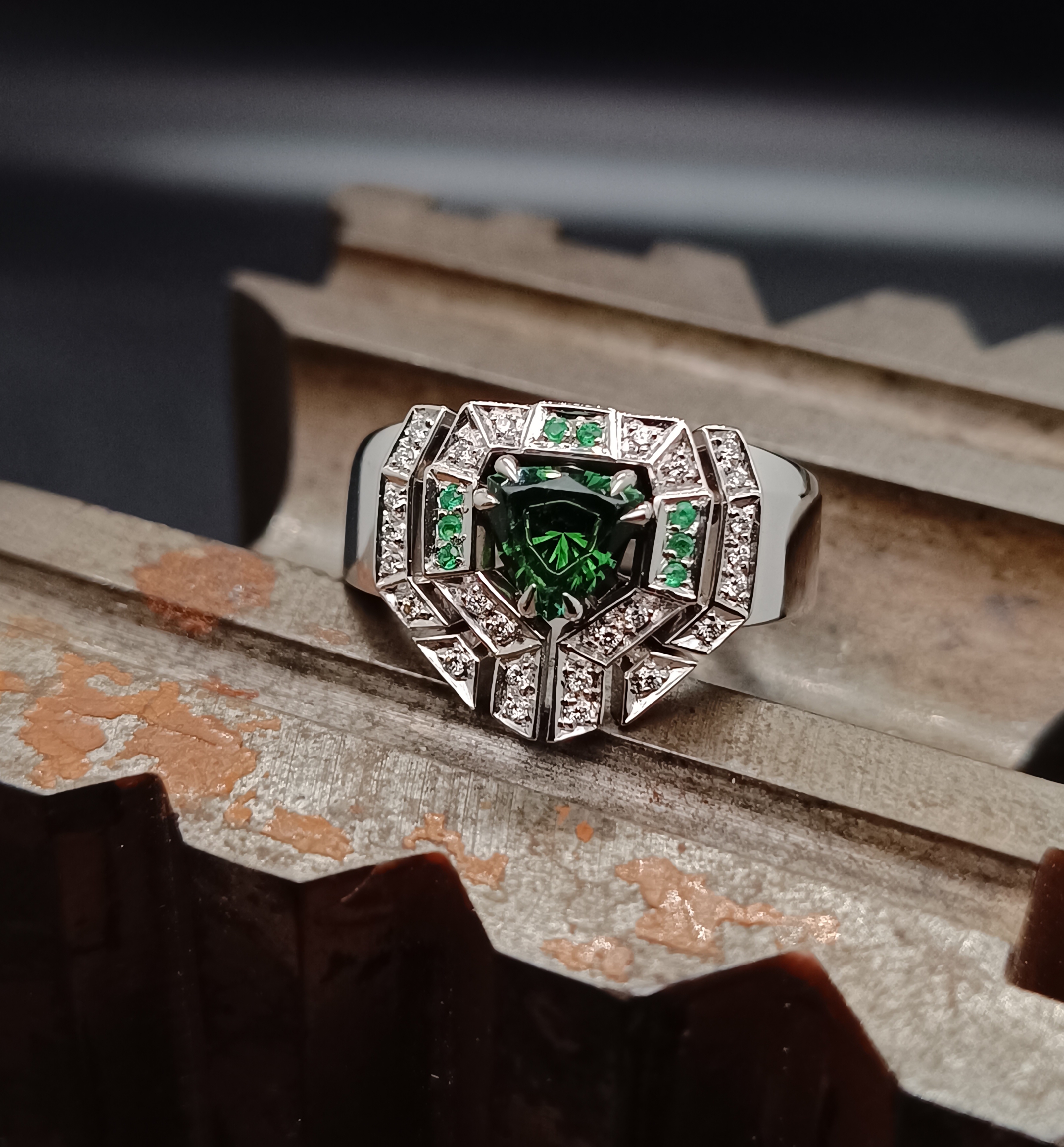 Chevalière Petra, vue de détail